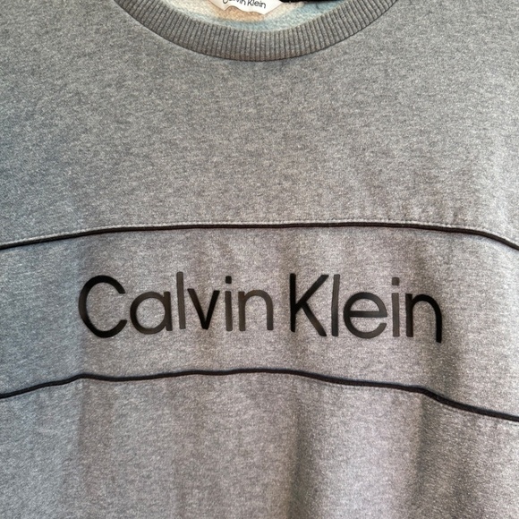 Calvin Klein sweatshirt - Picture 2 of 4